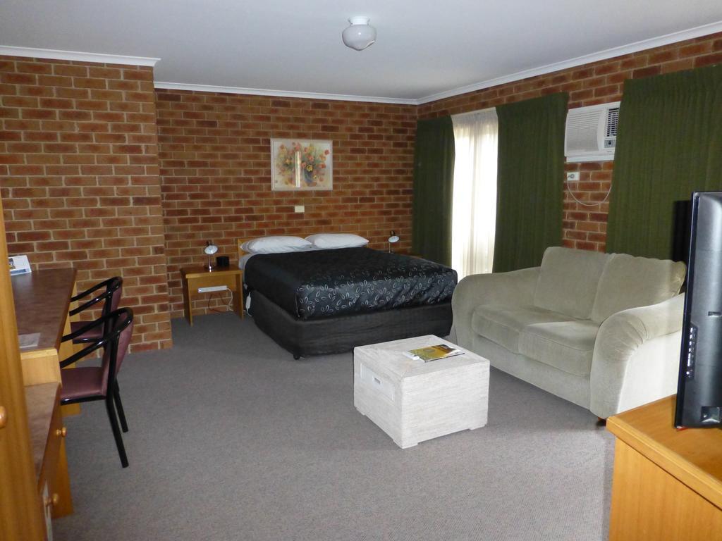 Inverloch Central Motor Inn Exterior photo
