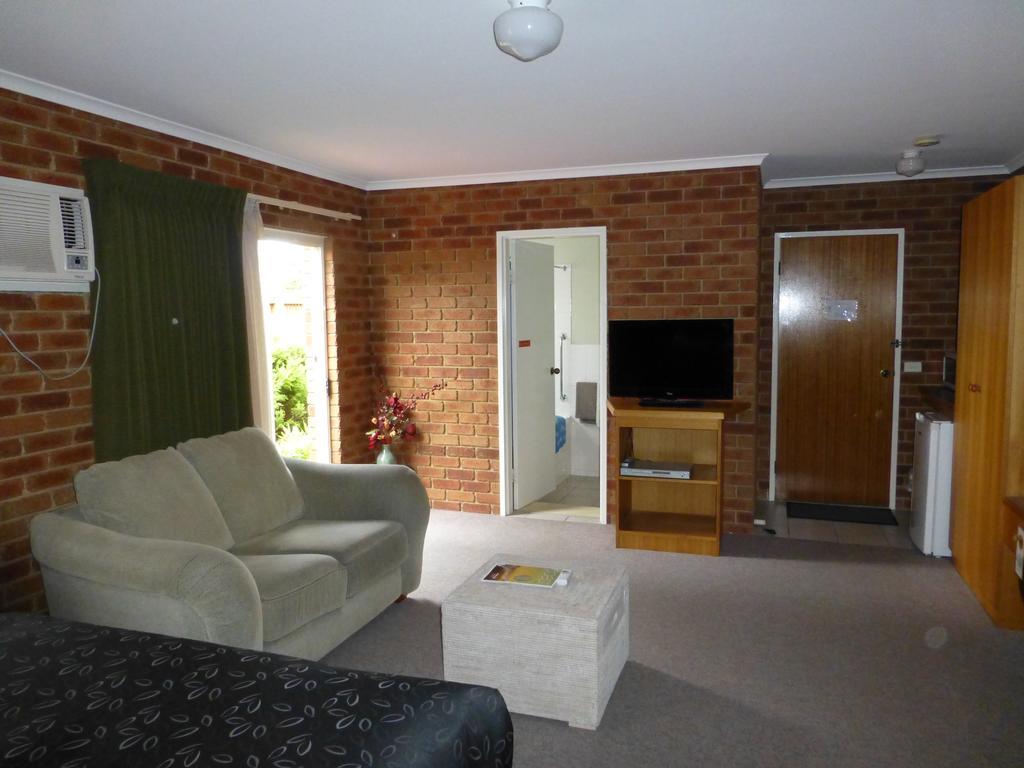 Inverloch Central Motor Inn Exterior photo